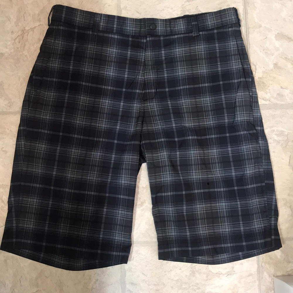 NIKE athletic golf shorts